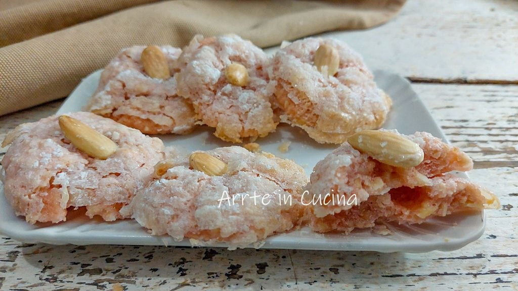 WEICHE MANDELKEKSE mit Alchermes