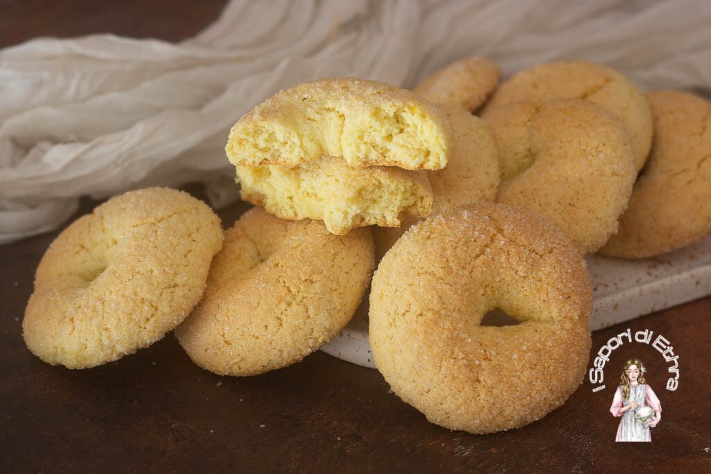 Süße Taralli zum Eintauchen mit Orange