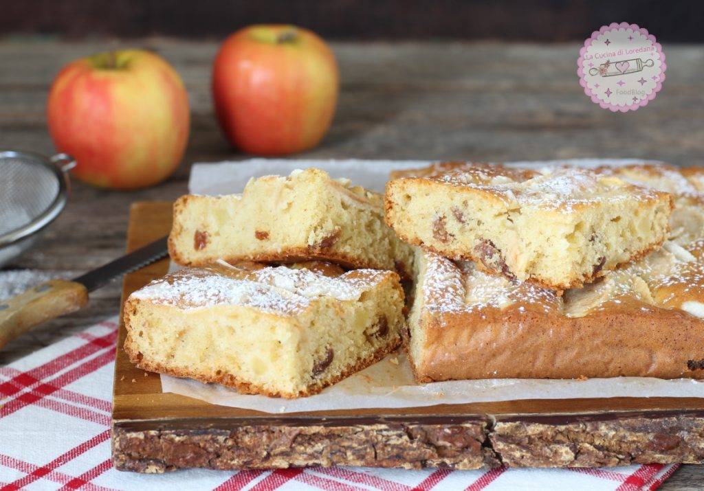 weicher Apfel- und Rosinenkuchen