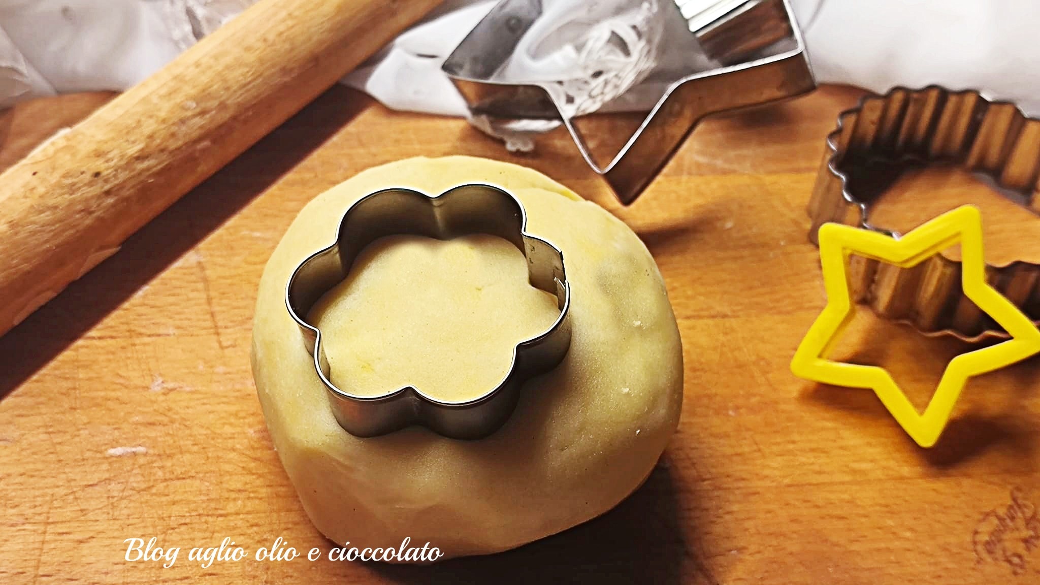 WEIHNACHTS-MÜRBETEIG, DER NICHT BRICHT