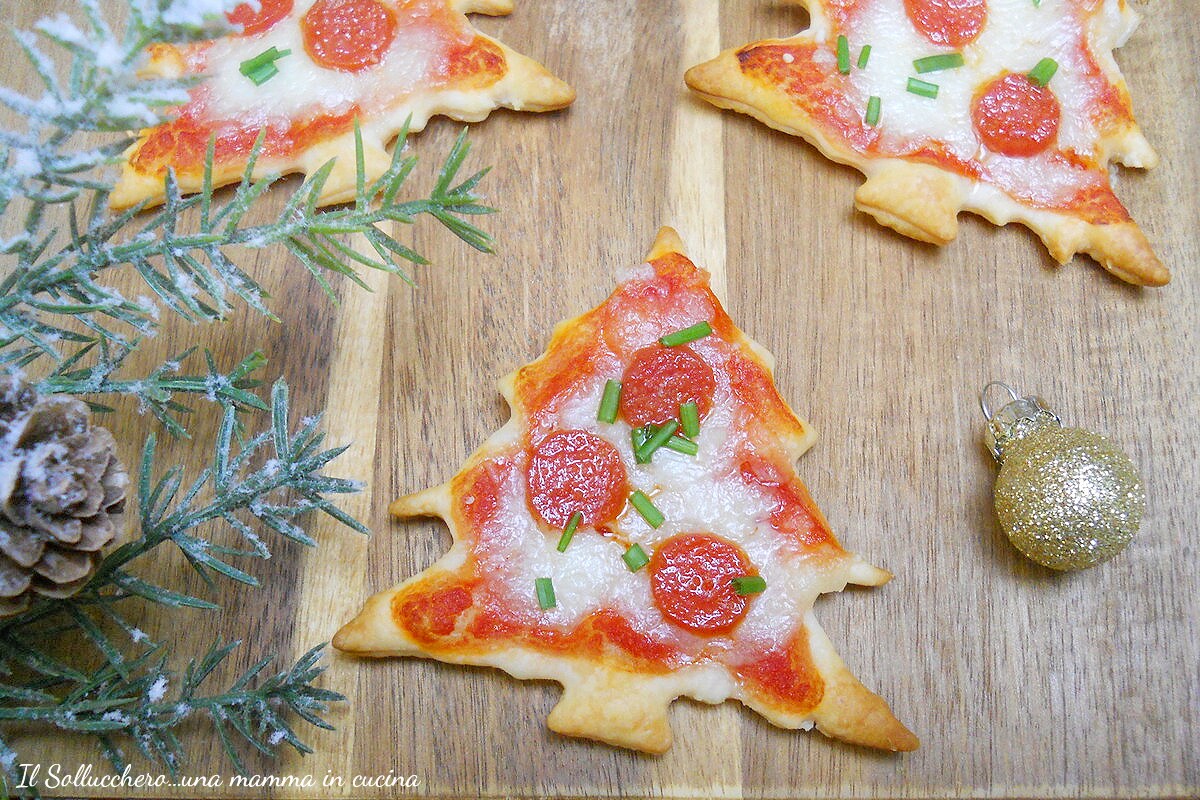 Weihnachtsbaumförmige Pizzette