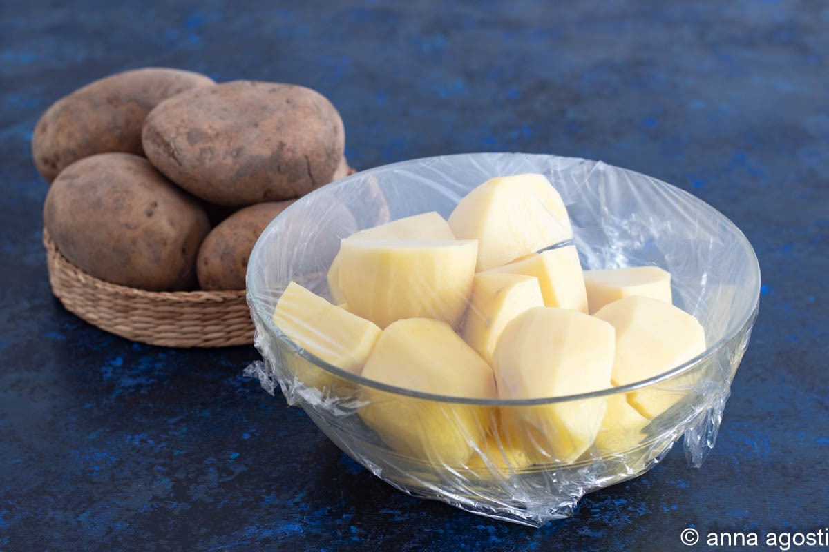 Wie man Kartoffeln in der Mikrowelle kocht