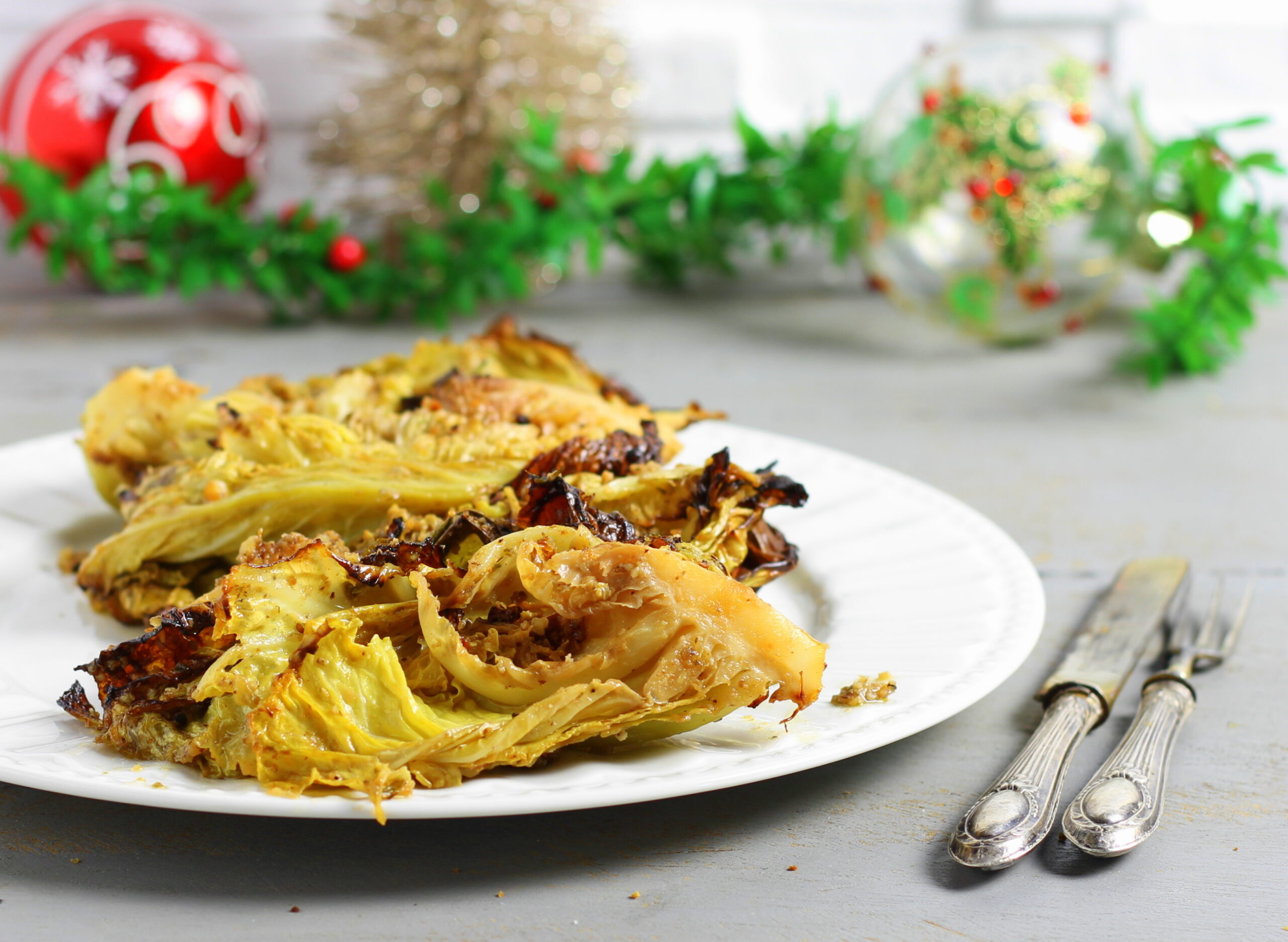 Gebackener Wirsing mit Trockenfrüchten