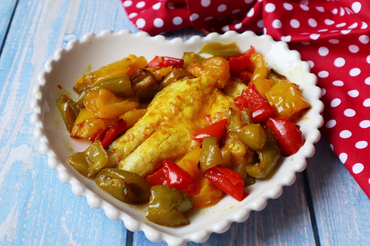 Wolfsbarschfilets mit Paprika und Kurkuma