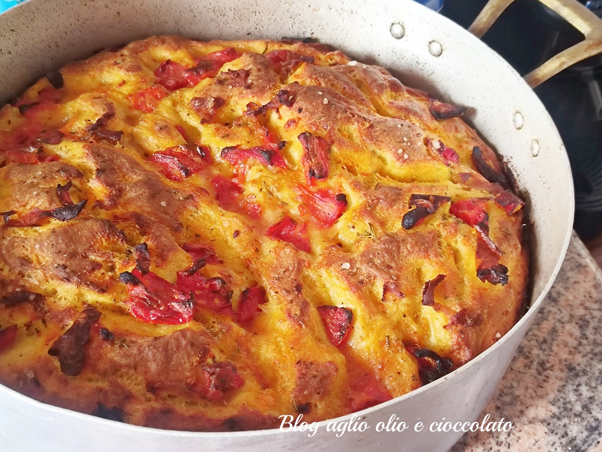 HOHE UND FLAUSCHIGE WOLKEN-FOCACCIA VON ALESSANDRO: DAS PERFEKTE REZEPT FÜR ZUHAUSE