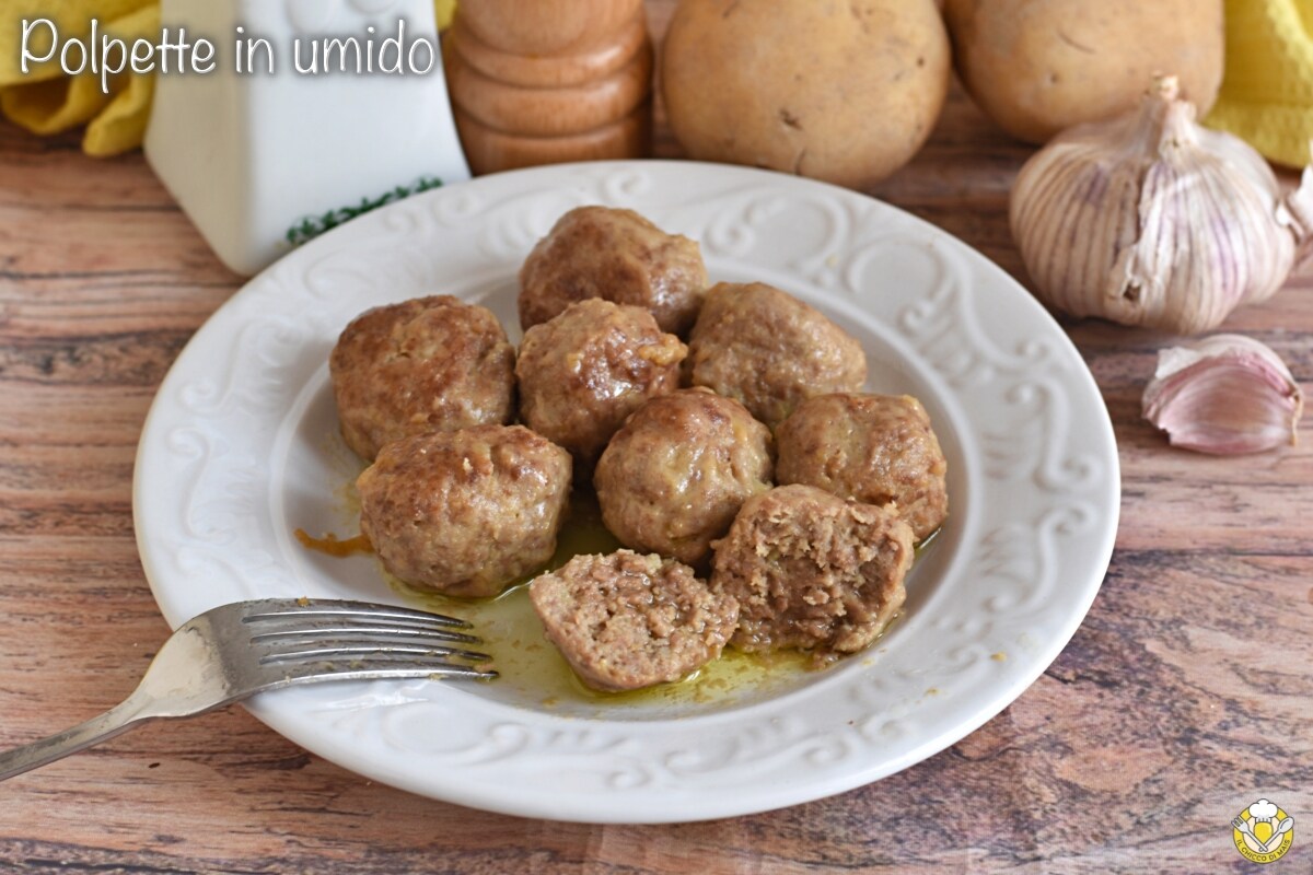 Fleischbällchen in weißer Brühe