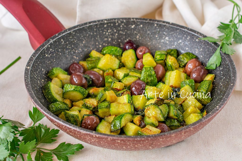 Zucchini, Oliven und Kapern schnelle Beilage