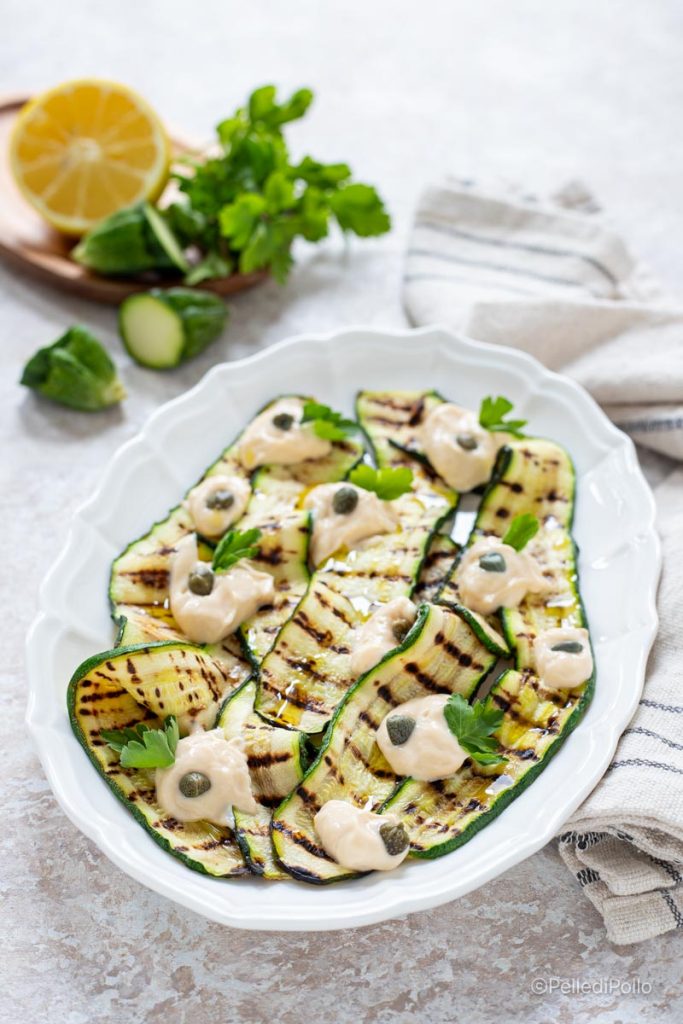 gegrillte zucchini mit thunfischsauce