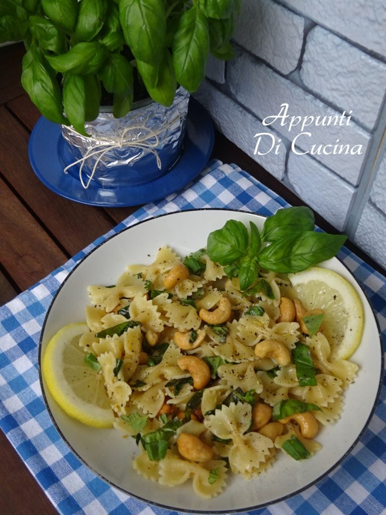 Farfalle mit Zitrone und Basilikum