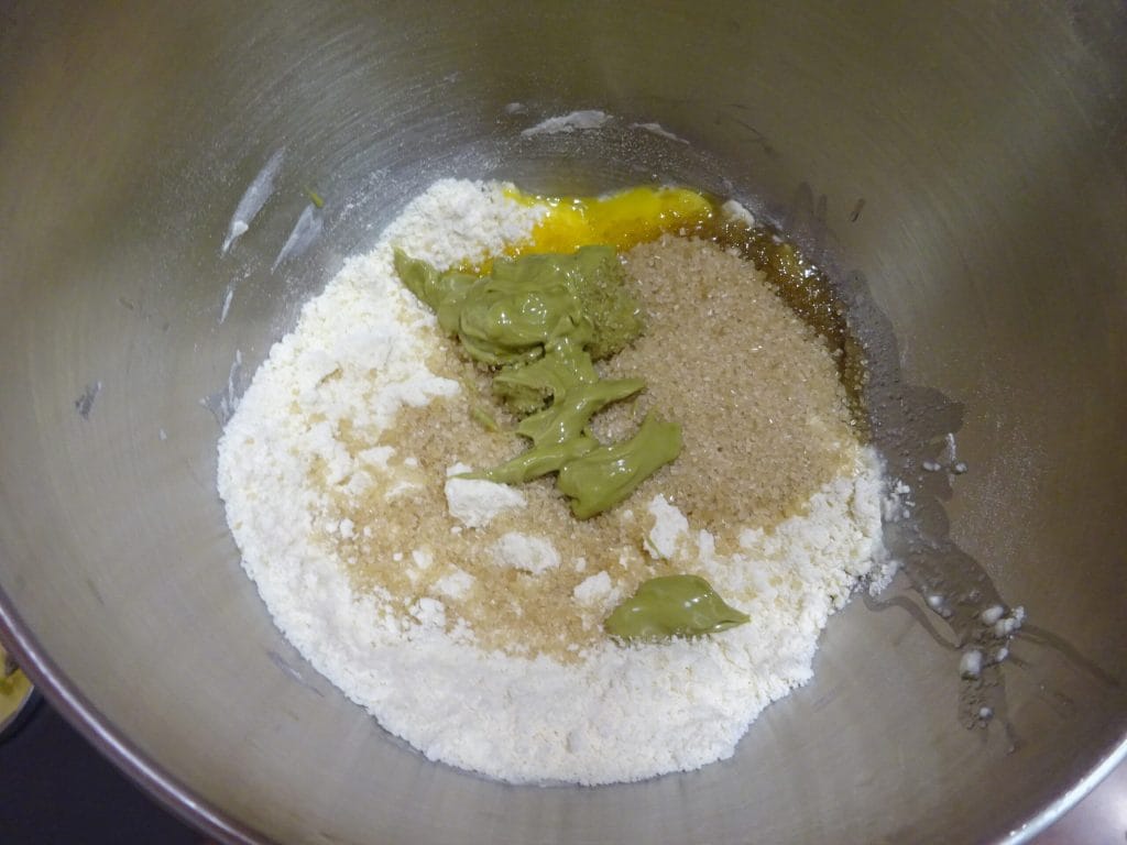 Bröselkuchen mit Ricotta und Pistazien