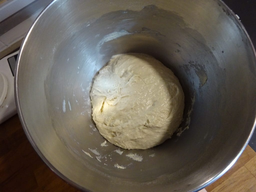 Focaccia mit Zwiebeln und gelben Tomätchen