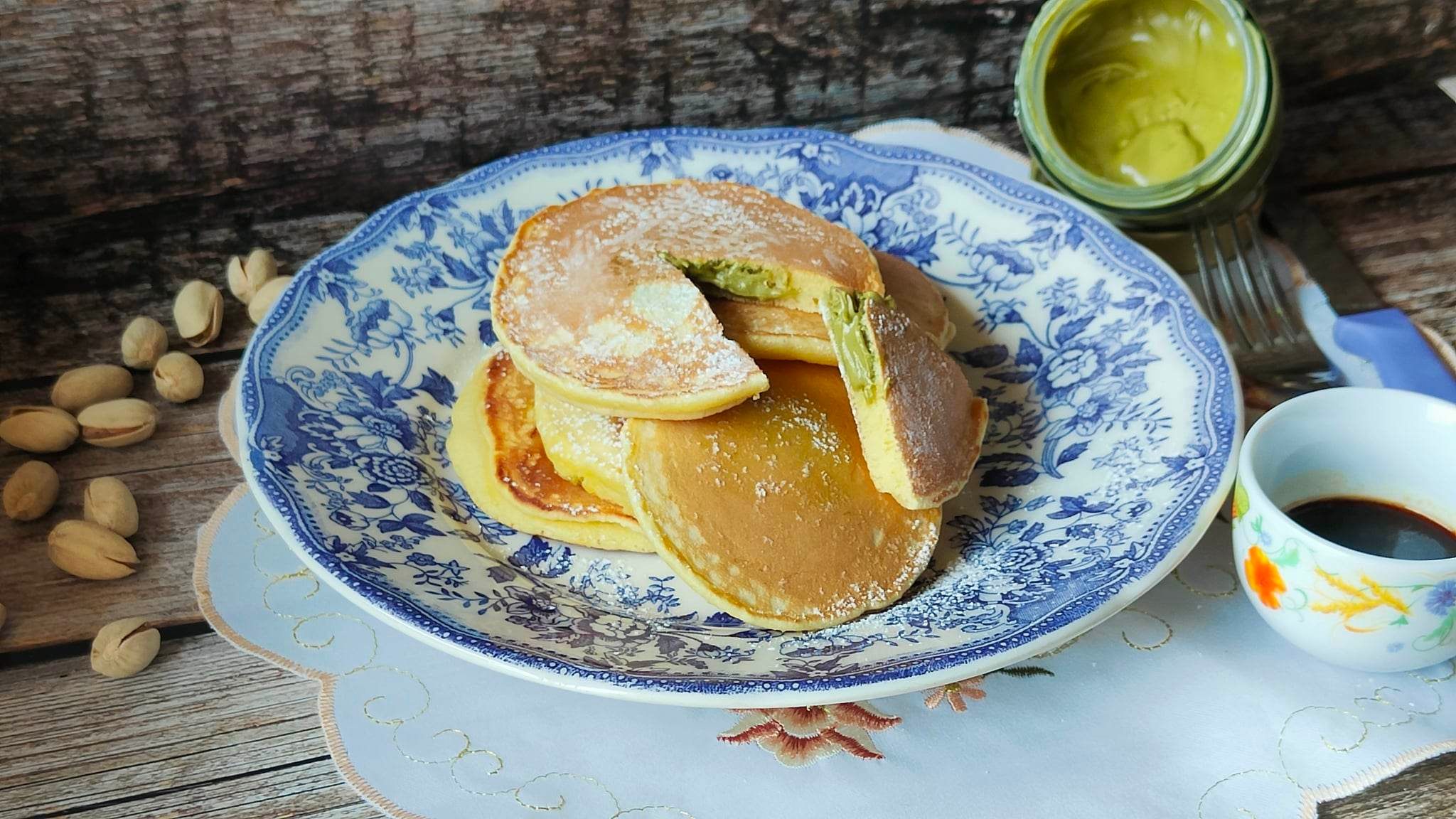 Pistazienherz-Pfannkuchen