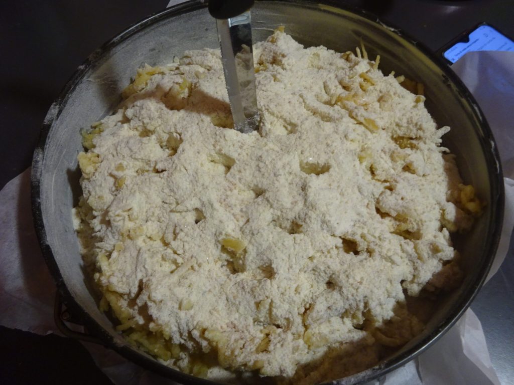 Geriebener Apfelkuchen mit Amaretti