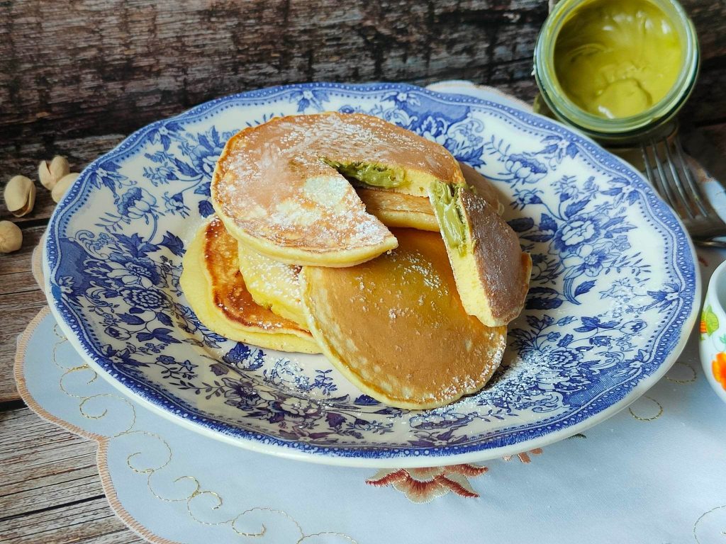 Pistazienherz-Pfannkuchen