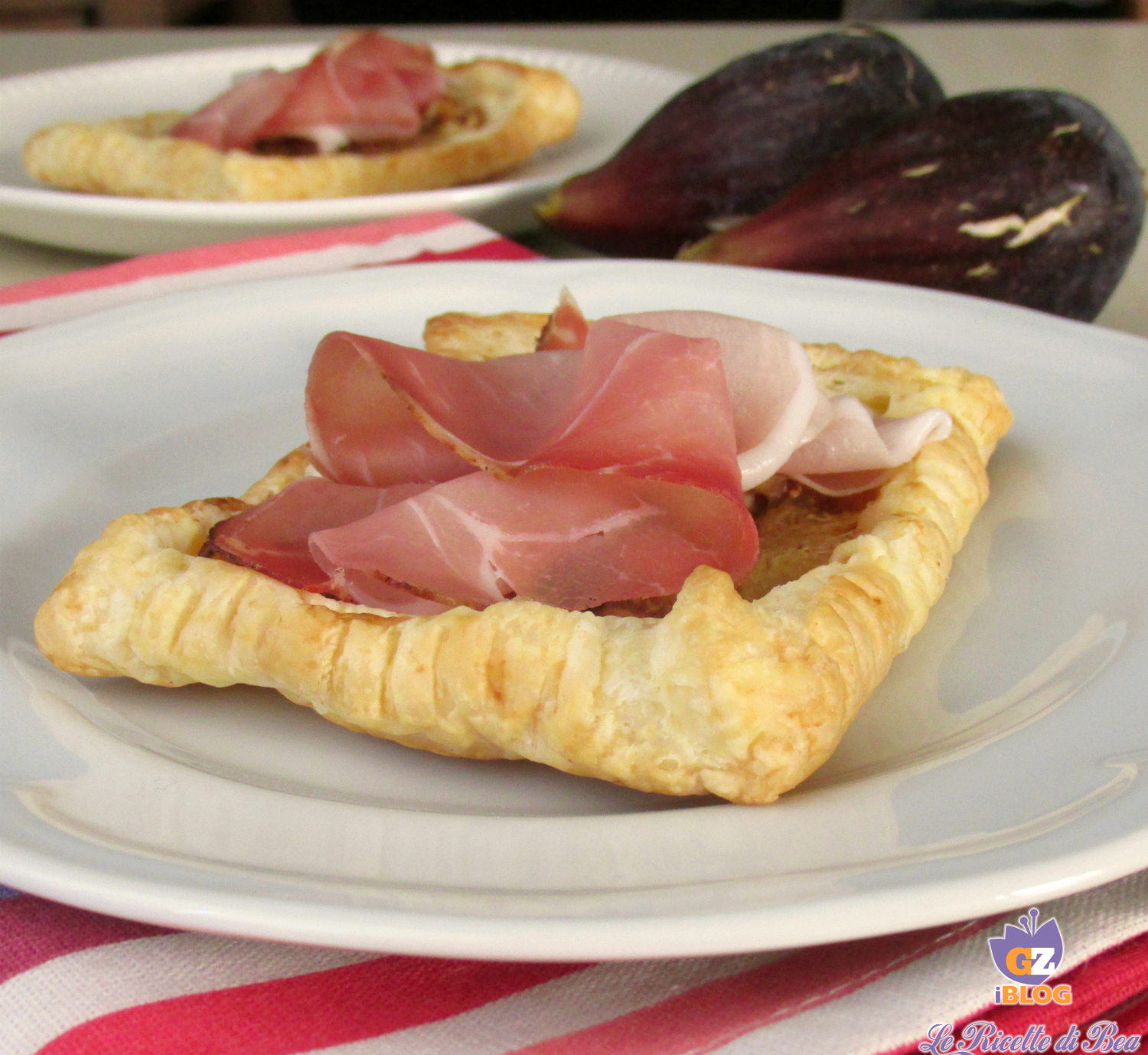 Blätterteig mit frischen Feigen, Speck und Nüssen