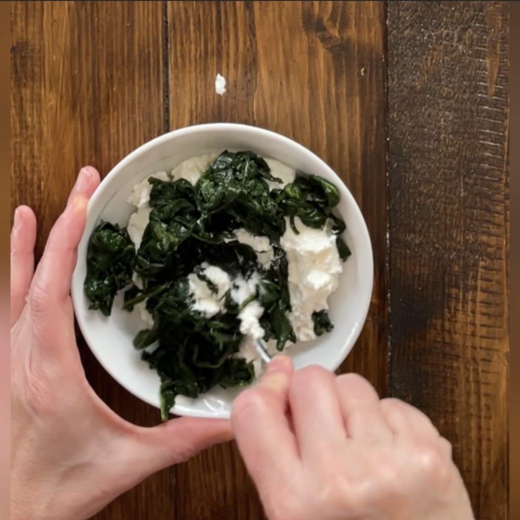 Blätterteigtaschen mit Ricotta und Spinat