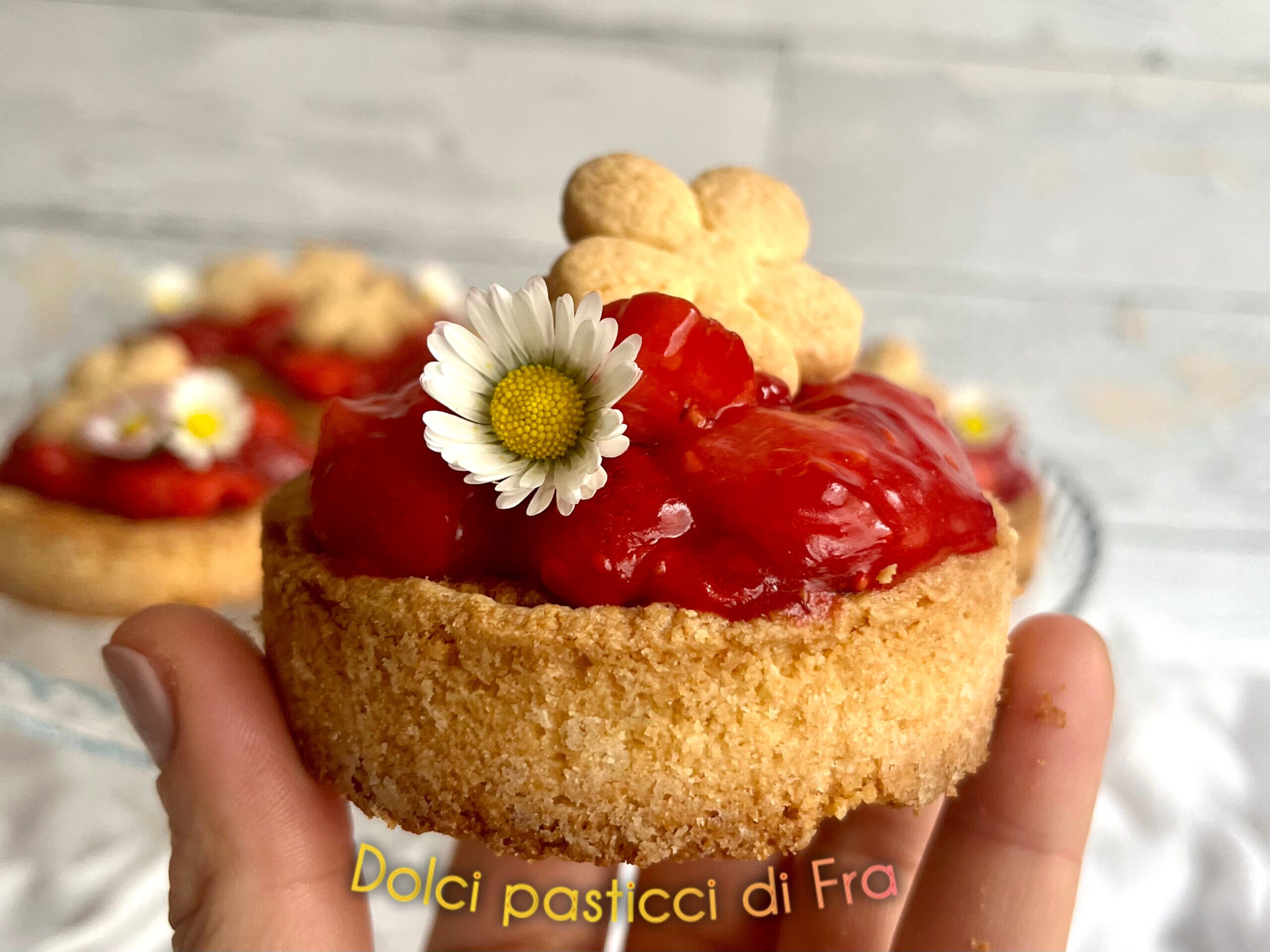 Kleine Törtchen mit Frangipane-Creme und Erdbeeren Glutenfrei