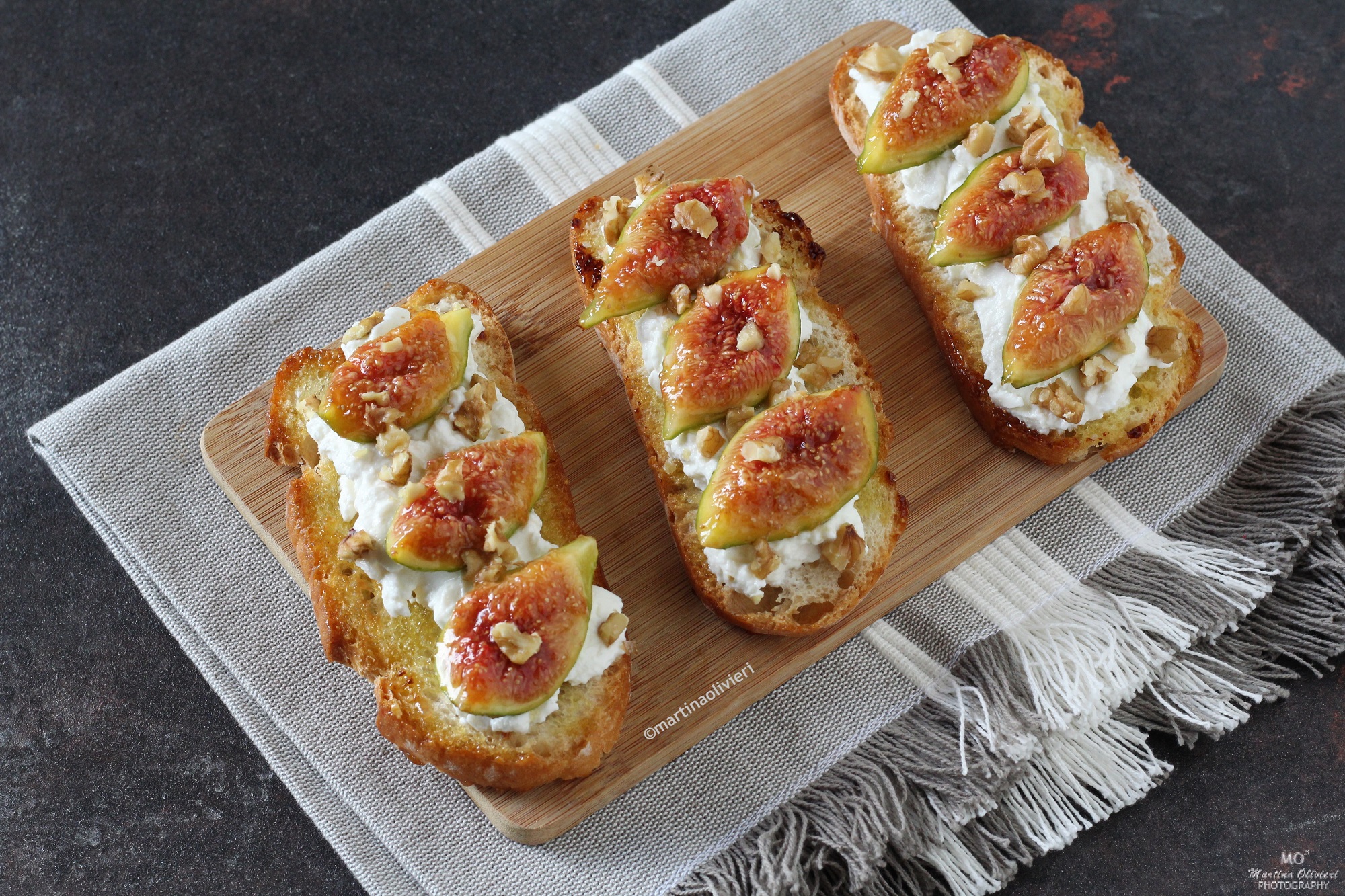 Crostini mit Ricotta und karamellisierten Feigen