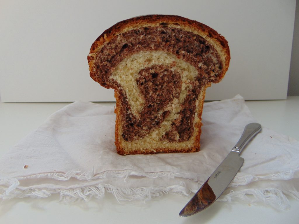 GEFLOCHTENES BRIOCHE-BROT