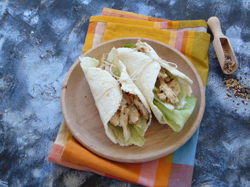 GLUTENFREIER WRAP MIT HÄHNCHEN