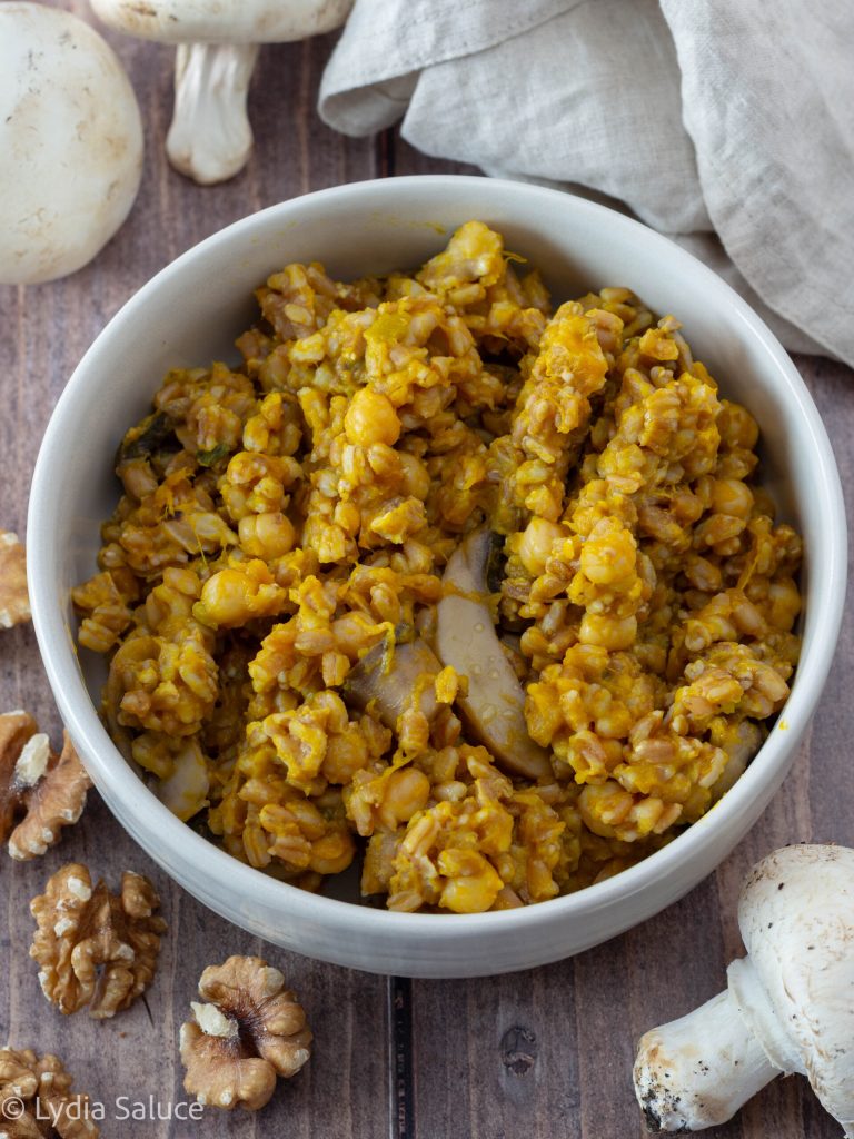 Dinkel mit Kürbis, Pilzen und Kichererbsen