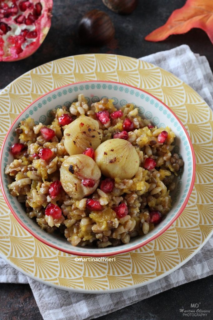 Dinkel- und Linsensuppe mit Kürbis und Kastanien