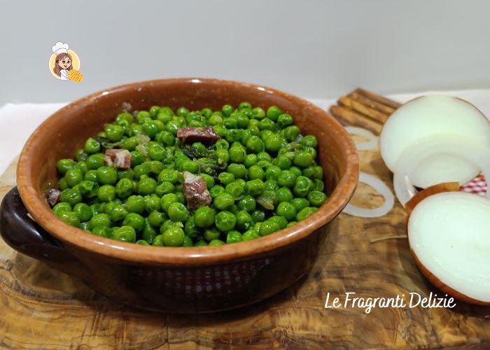 Erbsen in Soße mit Speck