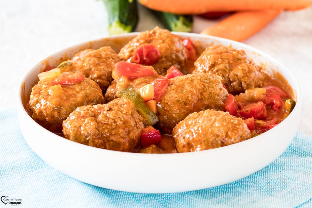 Fleischbällchen in Tomatensosse