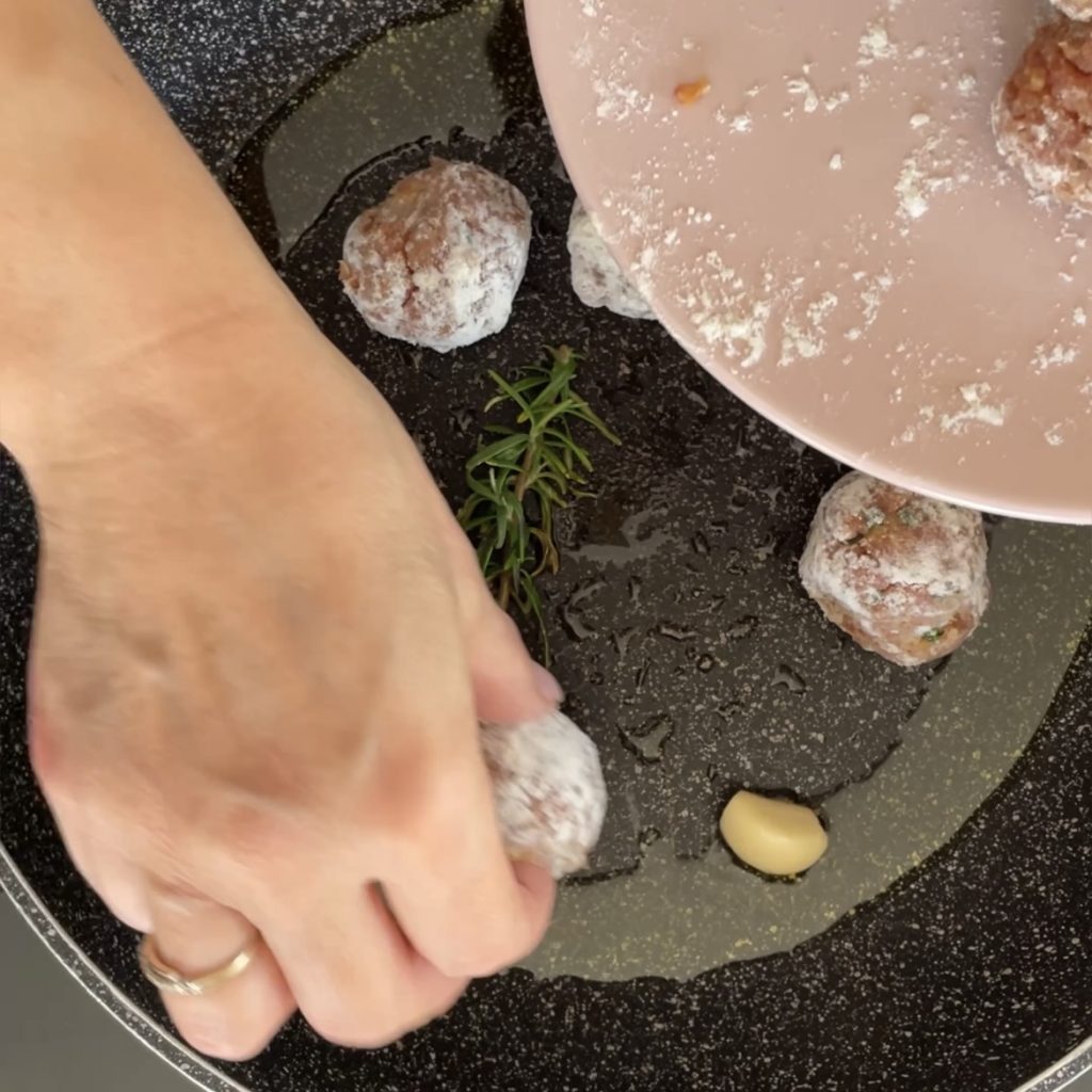 Frikadellen mit Bier