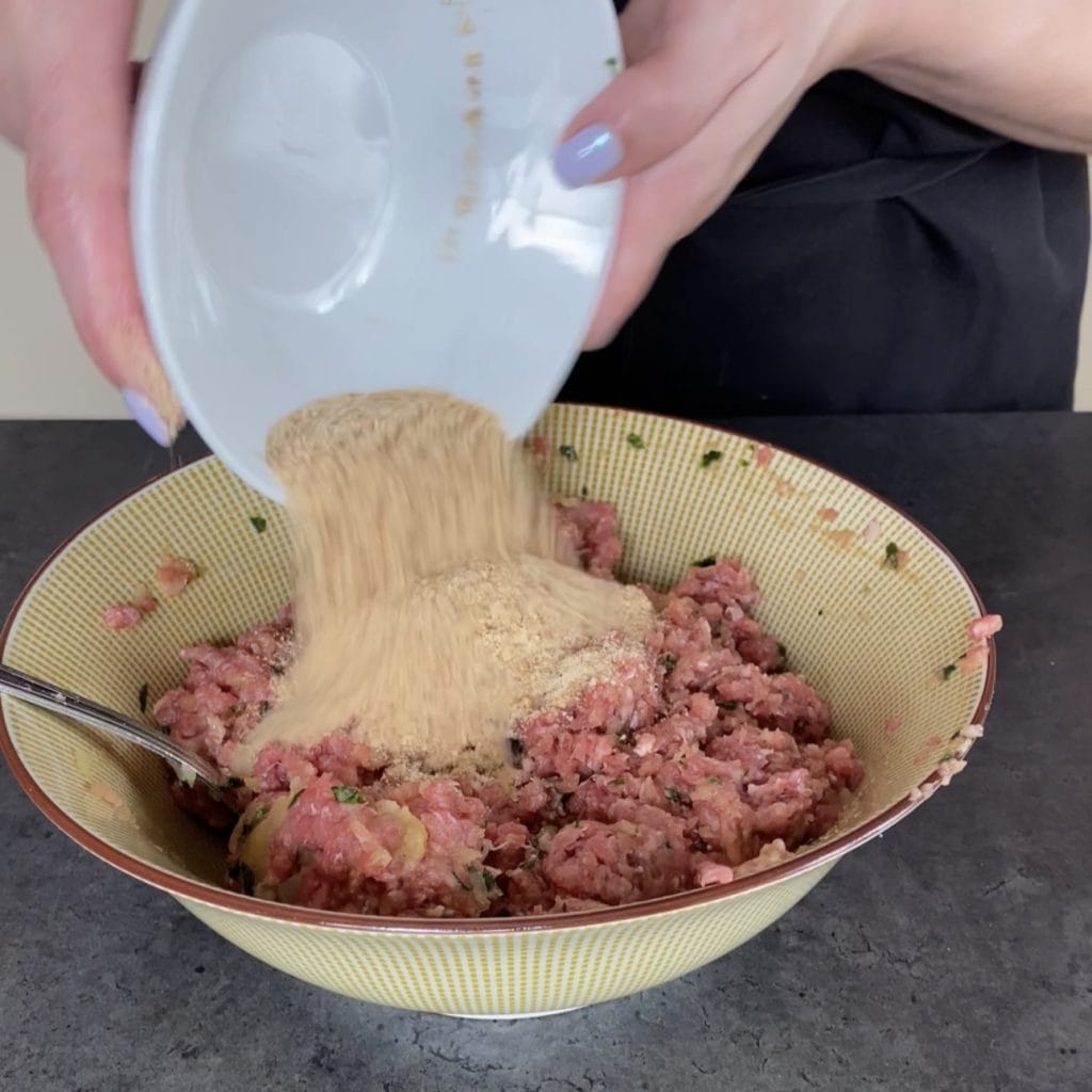 Frikadellen mit Mortadella in Tomatensoße