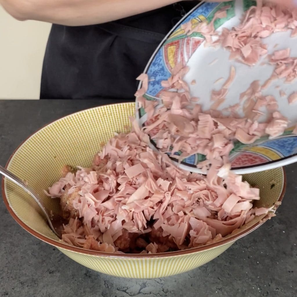 Frikadellen mit Mortadella in Tomatensoße