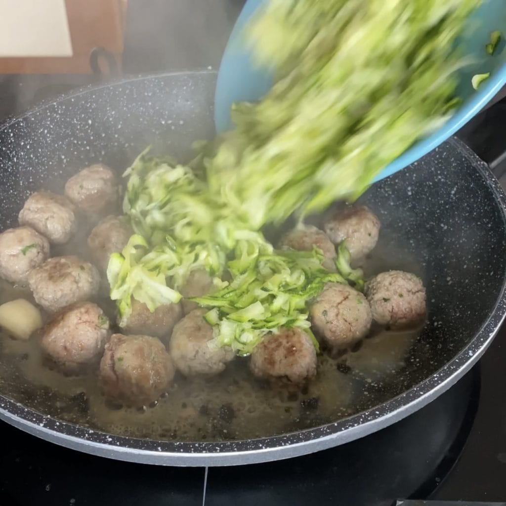 Frikadellen mit Zucchini