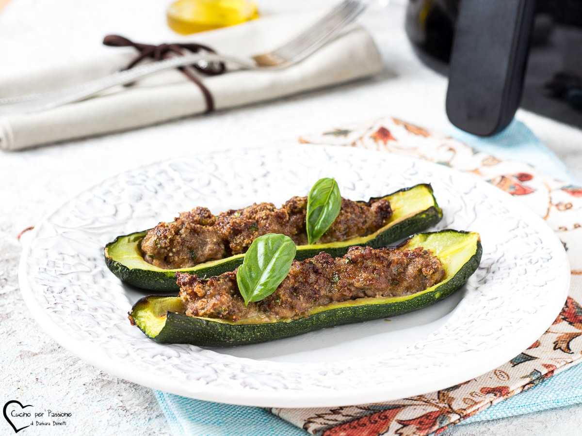 GEBACKENE ZUCCHINI IN DER LUFTFRITTEUSE