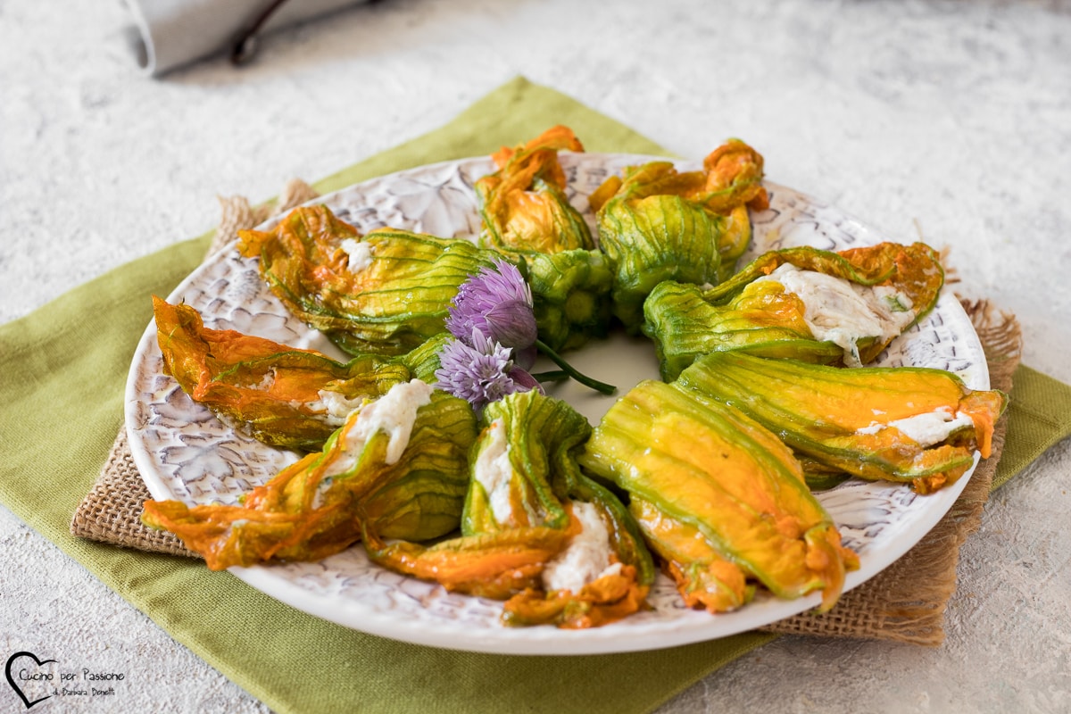 GEBACKENE ZUCCHINIBLÜTEN MIT RICOTTA UND THUNFISCH