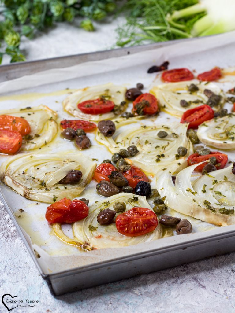 Gebackener Fenchel mit Tomaten, Oliven und Kapern