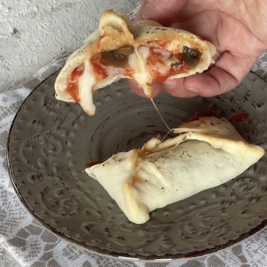 Gefüllte Pizzataschen