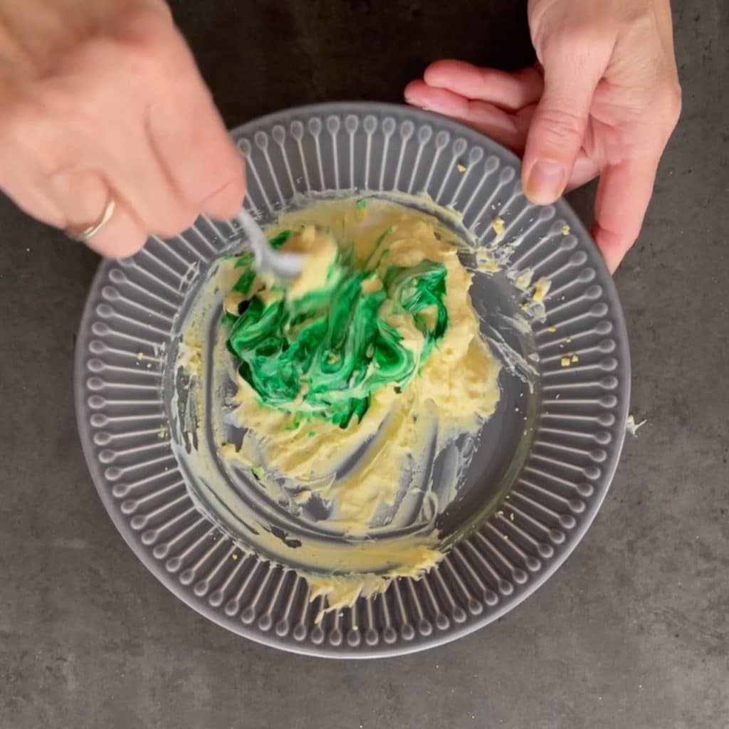 Gekochte Weihnachtsbaum-Eier