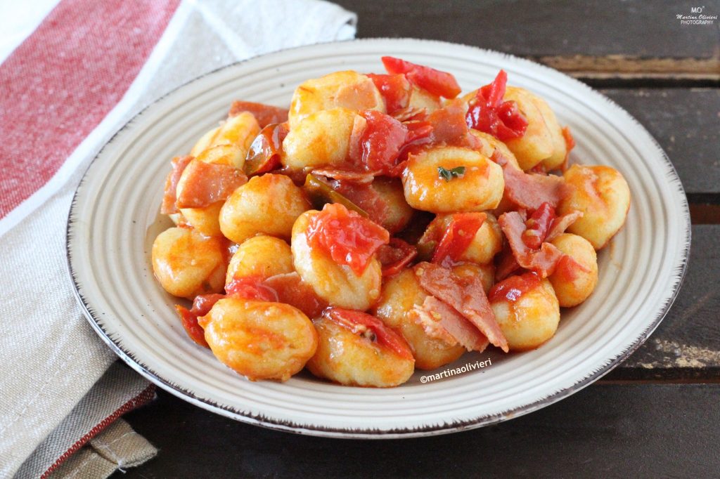 Gnocchi mit Kirschtomaten und Speck