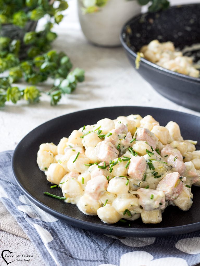 Gnocchi mit Lachs und Zucchini