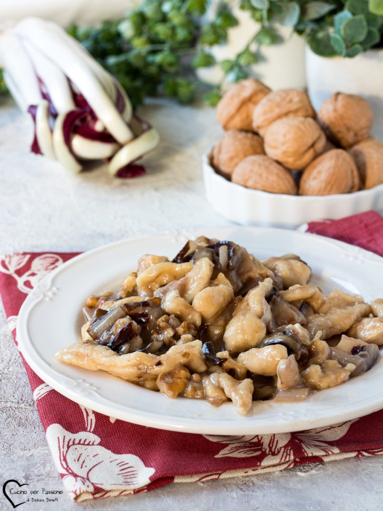 Hähnchenstücke mit Radicchio und Walnüssen