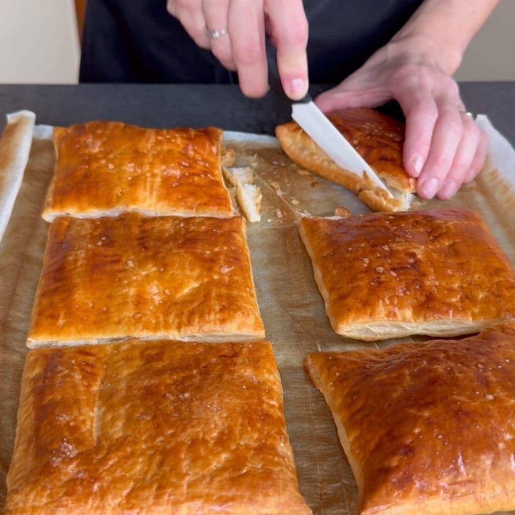 Herzhafte Blätterteigterrine mit Schinken