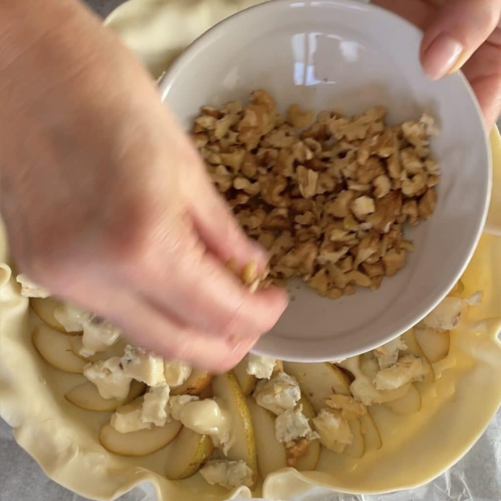 Herzhafter Kuchen mit Gorgonzola und Birnen