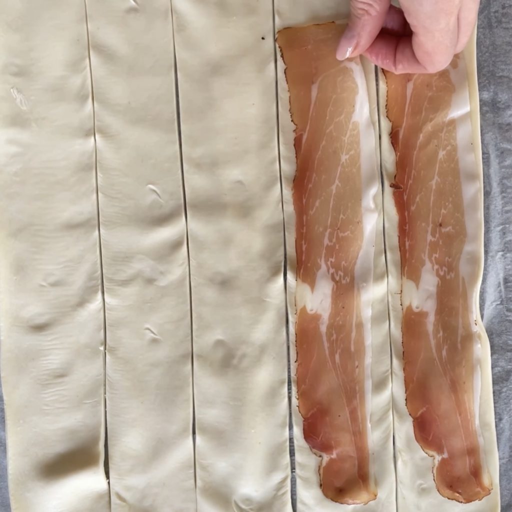 Herzhafter Kuchen mit Pilzen und Speck