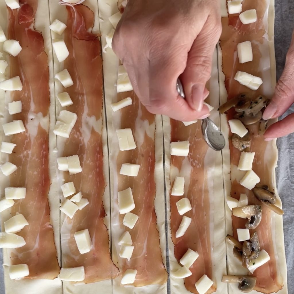 Herzhafter Kuchen mit Pilzen und Speck