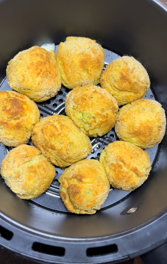 Kartoffel- und Zucchinibällchen Heißluftfritteuse