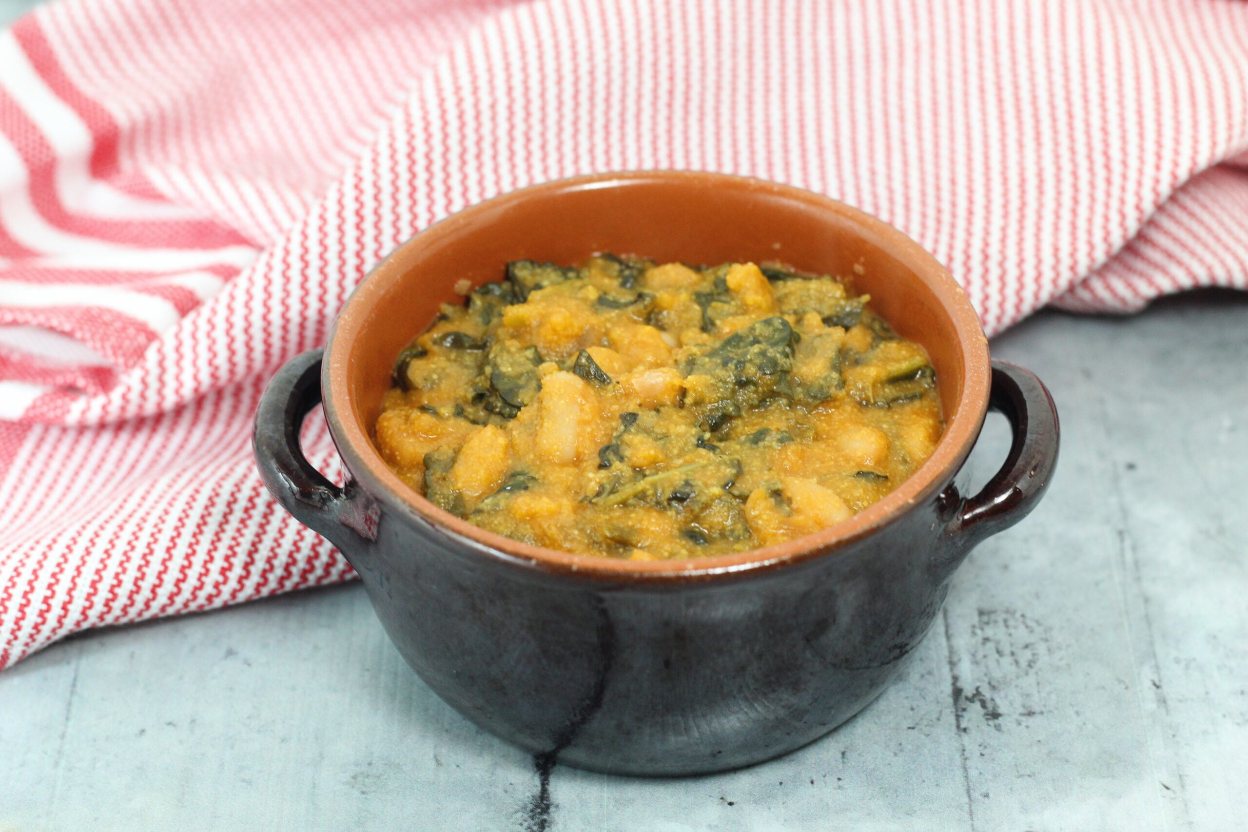 Toskanische Suppe mit Schwarzkohl und Bohnen