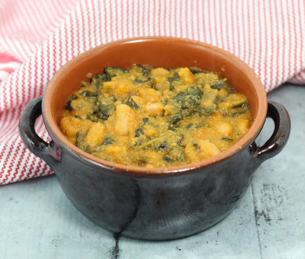 toskanische Suppe mit Schwarzkohl und Bohnen