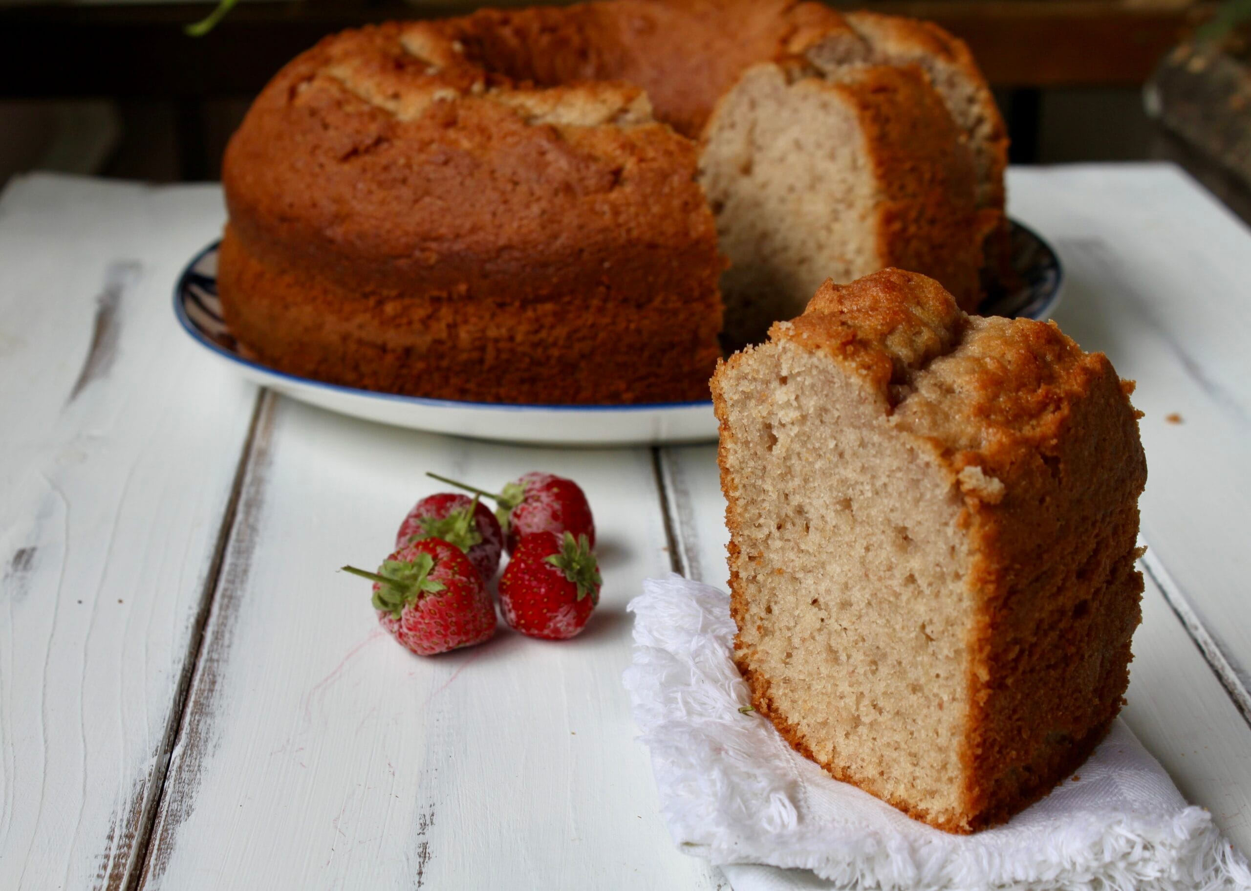 Weicher und duftender Erdbeerkranzkuchen