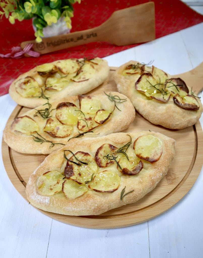 Lange Pizzetten mit Kartoffeln und Rosmarin in der Heißluftfritteuse