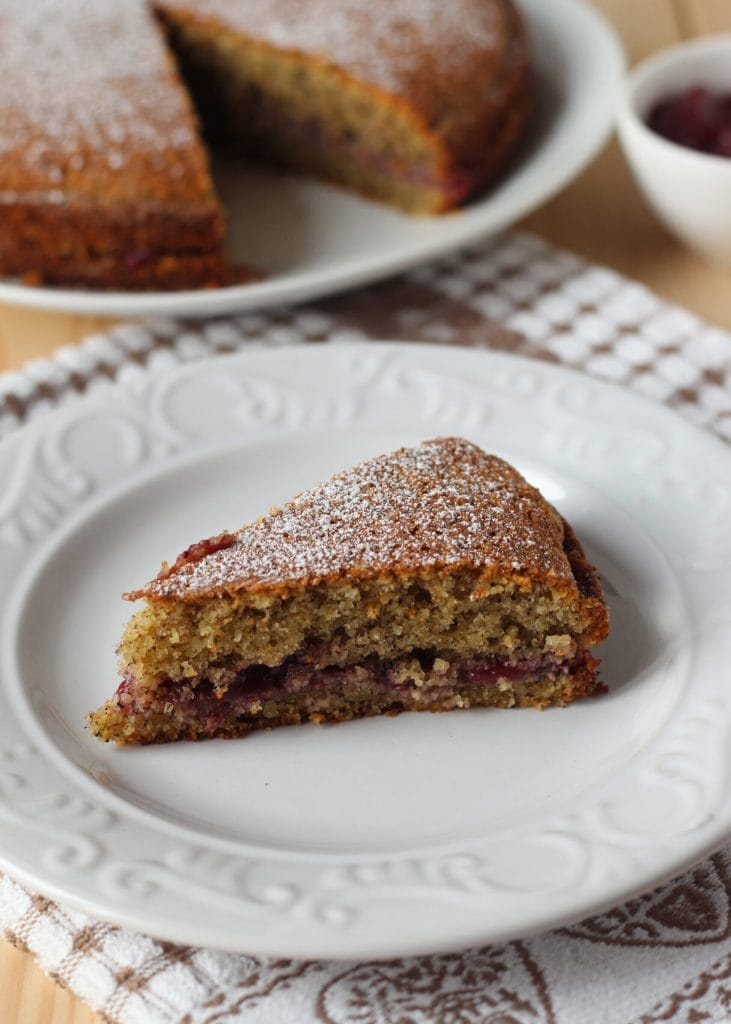 Buchweizenkuchen mit Beerenmarmelade